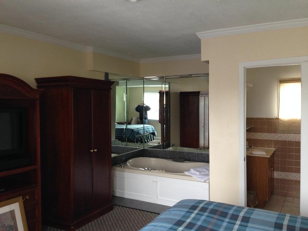 Relax Inn Webster エクステリア 写真