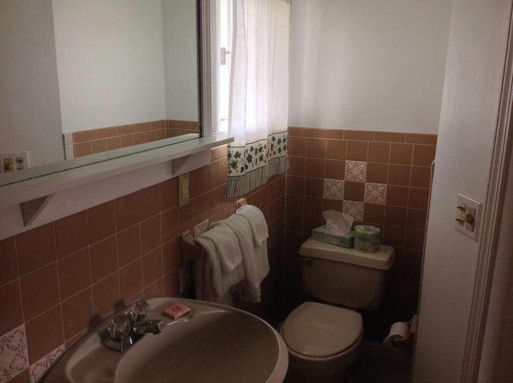 Relax Inn Webster エクステリア 写真